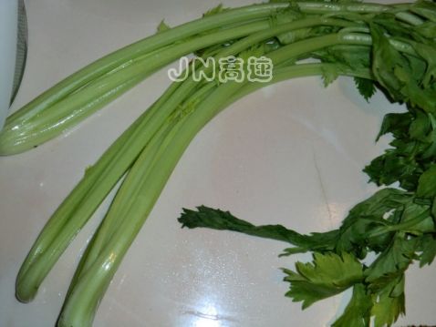 Shuangren Autumn Ears Mixed with Celery recipe