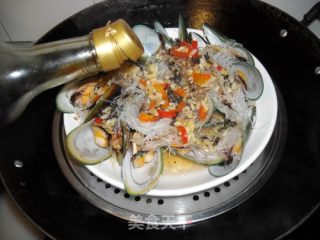 Steamed Mussels with Vermicelli and Garlic recipe