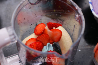 Banana Strawberry Milkshake recipe