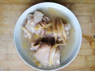 Pig's Trotter Stewed Peanut Daylily recipe