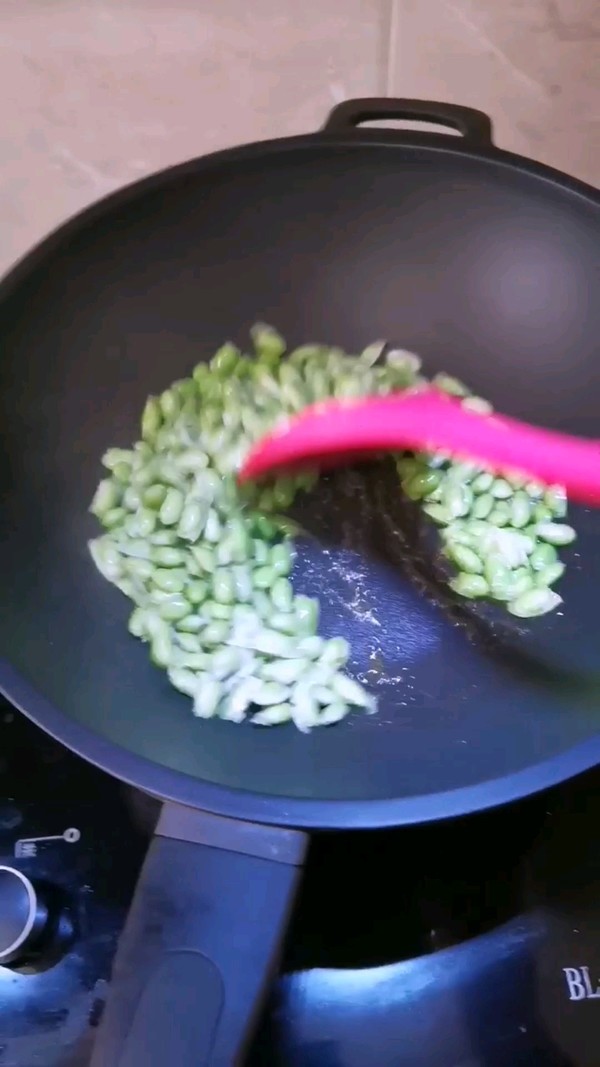 Stir-fried Edamame with Radish Vegetables recipe