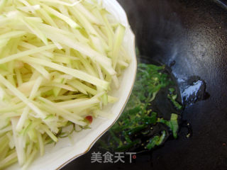 Homemade Small Stir-fried Potato Shreds and Pepper Shreds recipe