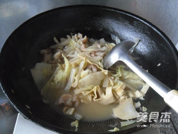 Stewed Cabbage with Pork Skin recipe