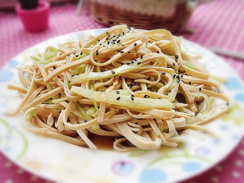 Cucumber Shreds Mixed with Tofu Shreds recipe