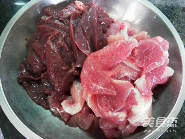 Wolfberry Leaf Pork Liver Lean Pork Soup recipe