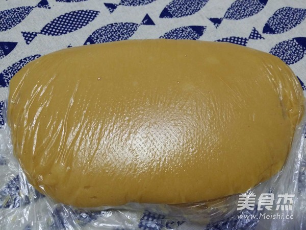 Red Bean Egg Yolk Mooncake recipe