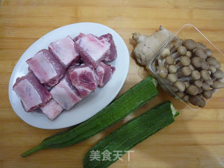 Spare Ribs Soup with Loofah Mushroom recipe