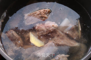 Warm Tonifying Qi, Nourishing Pork Ribs and Lotus Root Sibao Soup recipe