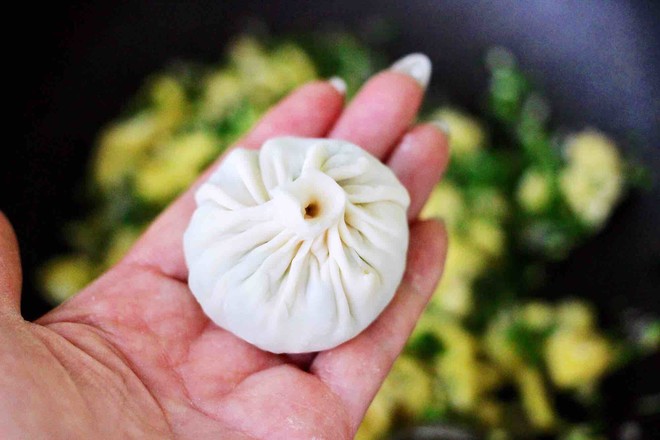Thin-skin Chives and Egg Buns recipe