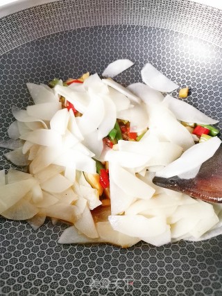 Stir-fried Beef with White Radish recipe