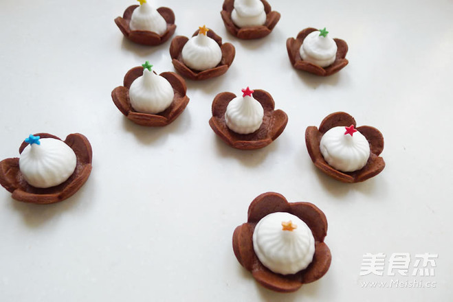 Creamy Chocolate Flower Cookies recipe