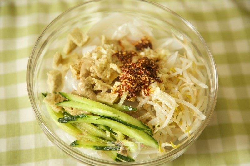 A Dough Turns into A Bowl of Liangpi, You Can Also Make It at Home! recipe