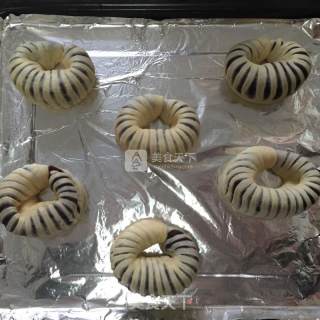 #aca烤明星大赛# Bean Paste Flower Bread recipe