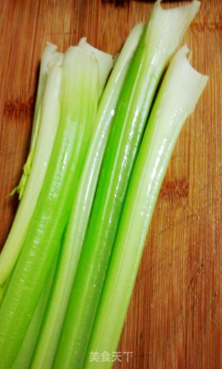 Stir-fried Lily with Celery recipe