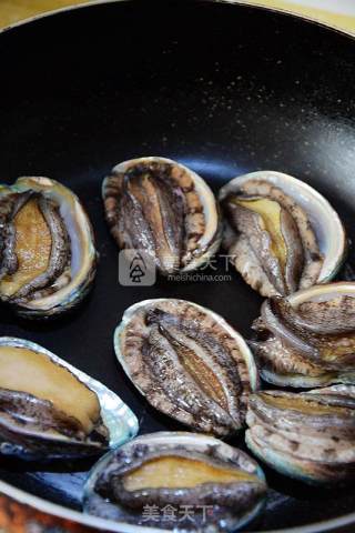 A Few Simple Steps to Make Delicious and Tasty [fried Garlic Abalone] recipe