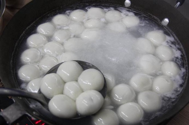 Homemade Glutinous Rice Balls on The 15th of The First Lunar Month recipe