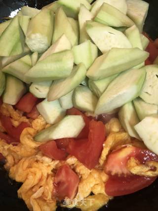 Scrambled Eggs with Loofah and Tomato recipe