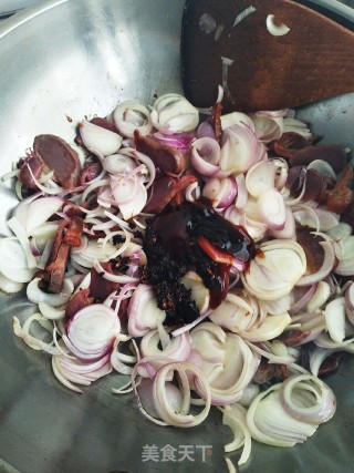 Goose Zhen Stir-fried Xiaomao Onion recipe