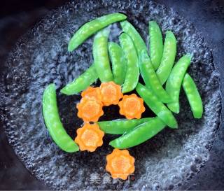 Udon Noodles with Eel and Seasonal Vegetables recipe