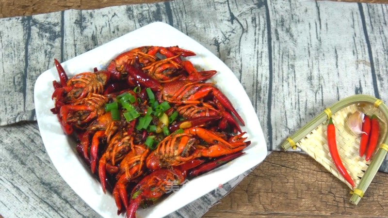 Four Seasons Dining Table | Signature Spicy Crayfish recipe