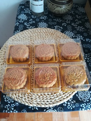 Cantonese Classic-moon Cakes with White Lotus Paste and Egg Yolk recipe