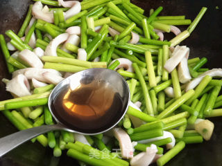 Fried Squid with Garlic Sprouts recipe