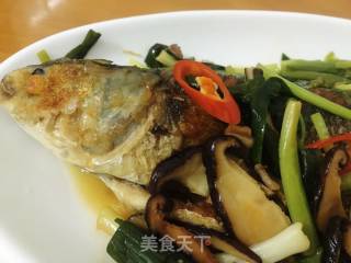 Braised Mullet with Garlic Sprouts recipe