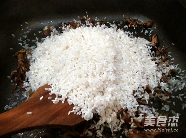 Claypot Rice with Mushrooms and Dried Beans recipe