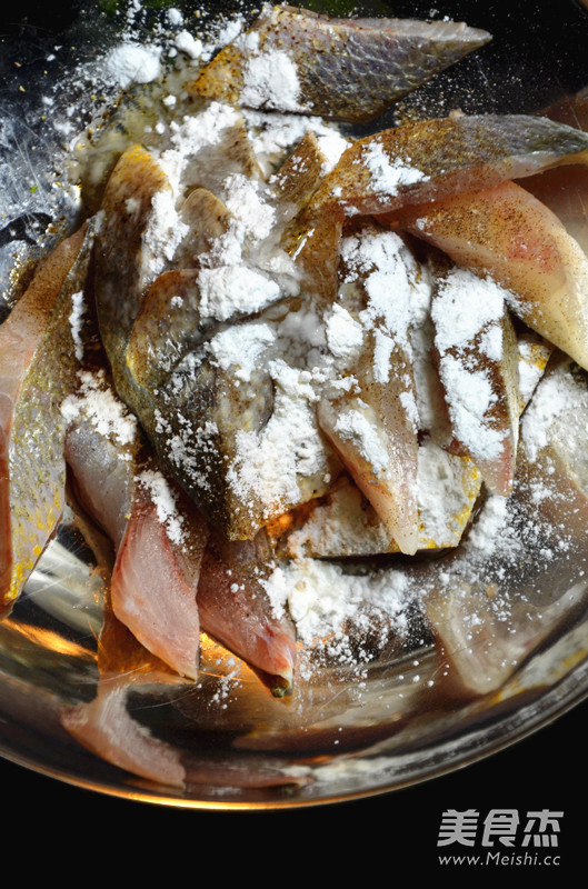 Yellow Croaker Simmered Noodles recipe