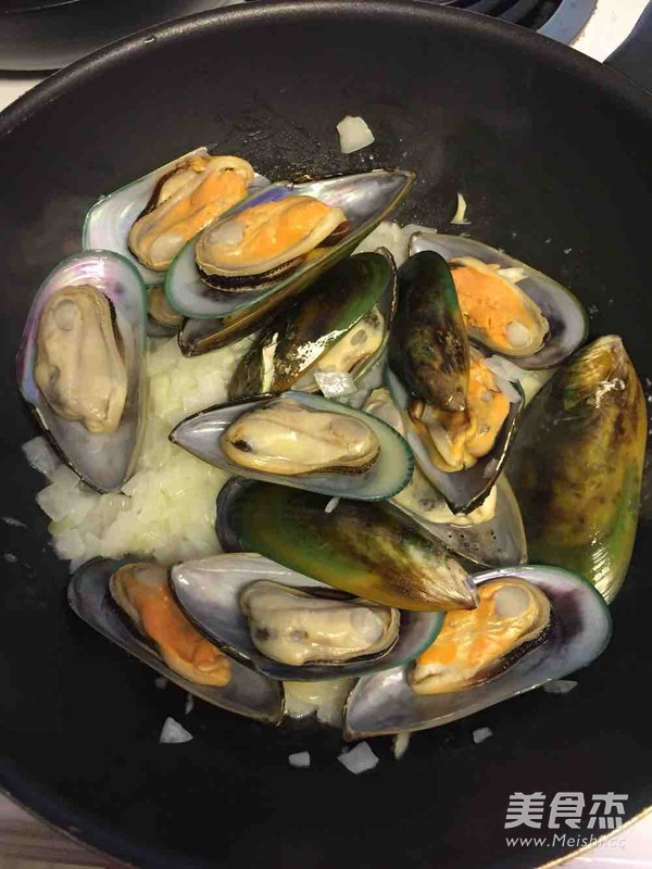 French Creamy Mussels recipe