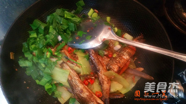 Stir-fried Cured Fish with Lettuce recipe