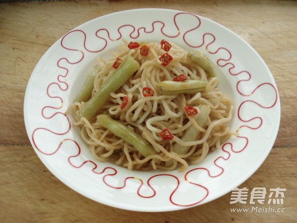 Braised Noodles with Green Beans recipe