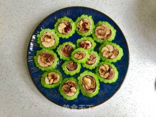 Stuffed Bitter Gourd with Red Dates recipe