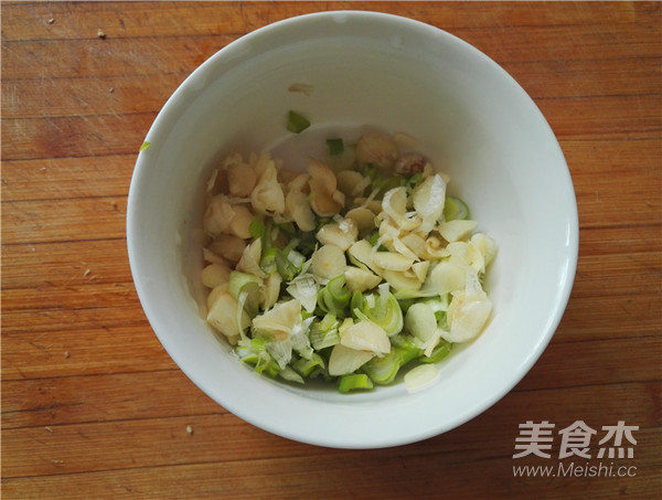 Pan-fried Plaice Fillet with Garlic, Fresh and Tender Deep-sea Delicious Lips and Teeth are Fragrant recipe