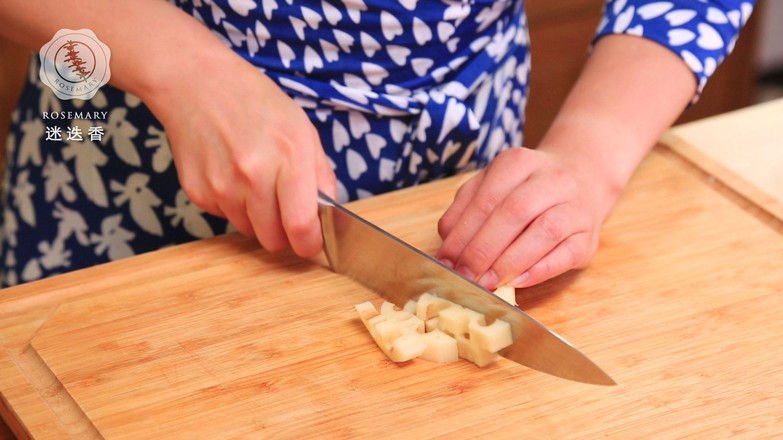 Dried Lotus Root with Green Pepper and Radish recipe