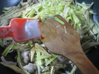 Stir-fried Leek Sprouts with Shredded Pork and Yuba recipe