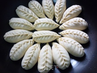 Willow Leaf Fried Bun recipe