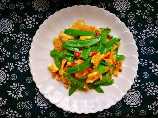 Scrambled Eggs with Snow Peas recipe