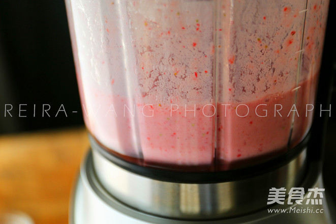 Strawberry Milkshake recipe