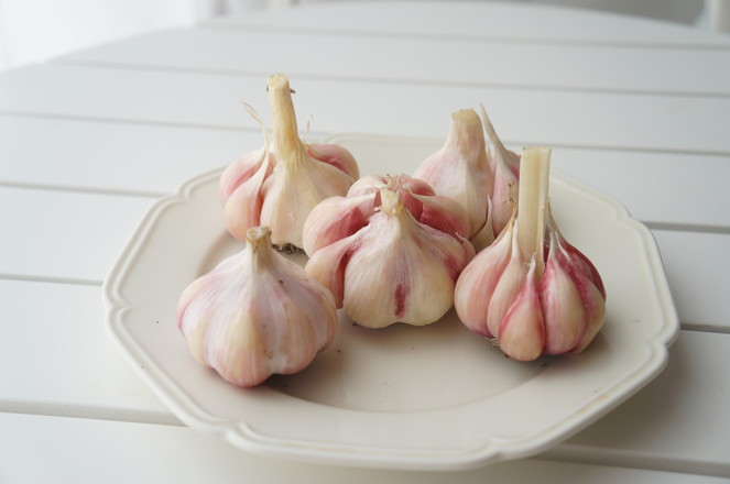 Appetizing Pickled Garlic recipe