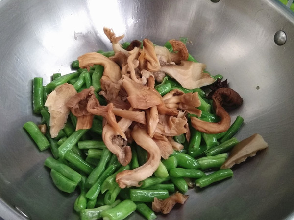 Roasted Beans with White Mushroom recipe