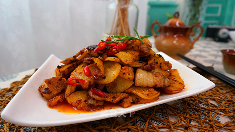 Stir-fried Potato Chips with Pork Belly recipe