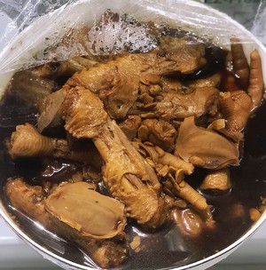 [a Rice Cooker, Duck Neck, Duck Head, Duck Wings, Duck Feet, Duck Tongue, Duck Gizzards, Chicken Feet, Chicken Hearts, Quail Eggs, Tofu, Dried Kelp] recipe