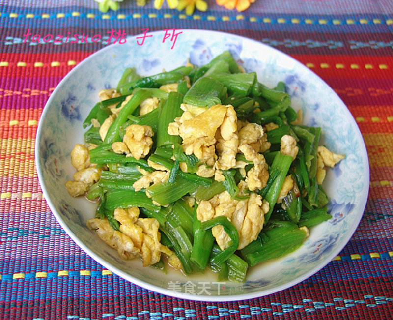 Scrambled Eggs with Spinach Stem