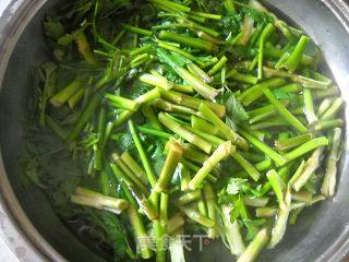 Stir-fried Shredded Pork with Wild Cress recipe