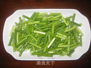 Stir-fried Beef with Garlic Sprouts recipe
