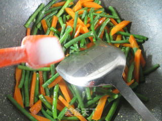 Fried Carrots with Beans recipe