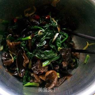 Spinach with Fungus recipe