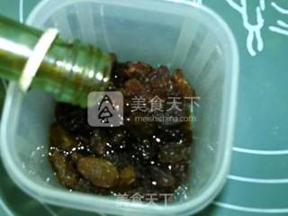 Caterpillar Bread with Cheese Raisin recipe