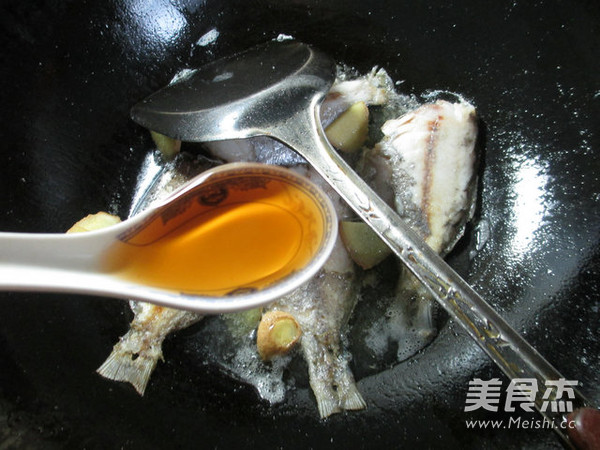 Black Pomfret with Soy Sauce recipe